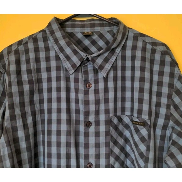 OAKLEY Long Sleeve Button Checkered Woven Blue Shirt Men's Size XL EUC - Picture 1 of 8